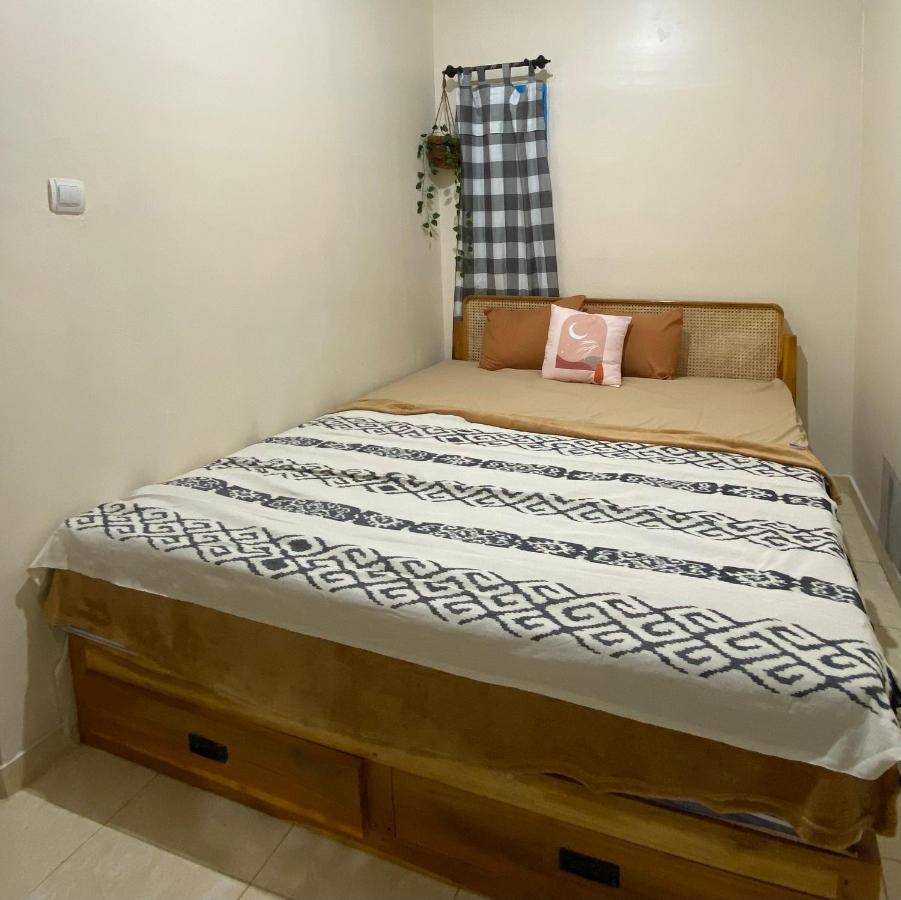 Et Malio Stay & Travel Malioboro Pusat Kota Yogyakarta Exterior photo